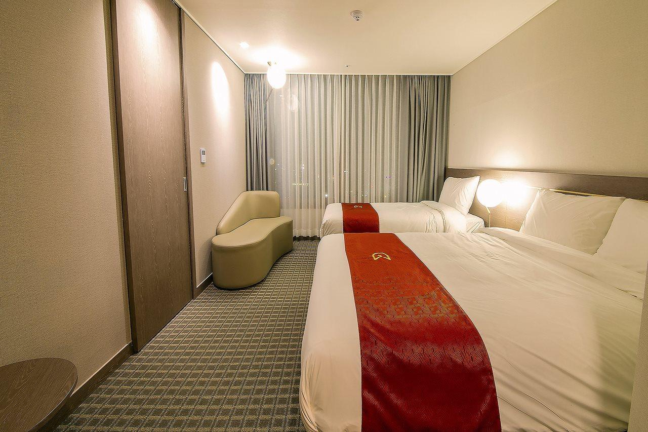 Golden Tulip Essential Namgang Hotell Jinju Exteriör bild