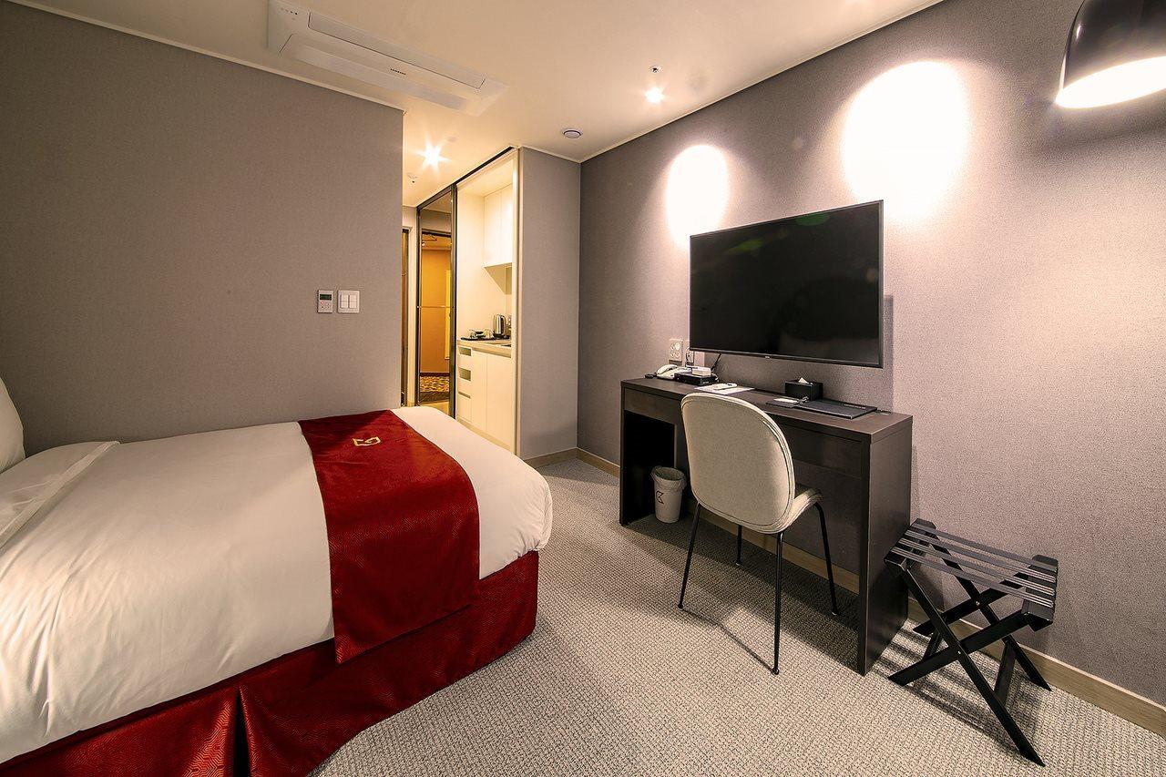 Golden Tulip Essential Namgang Hotell Jinju Exteriör bild