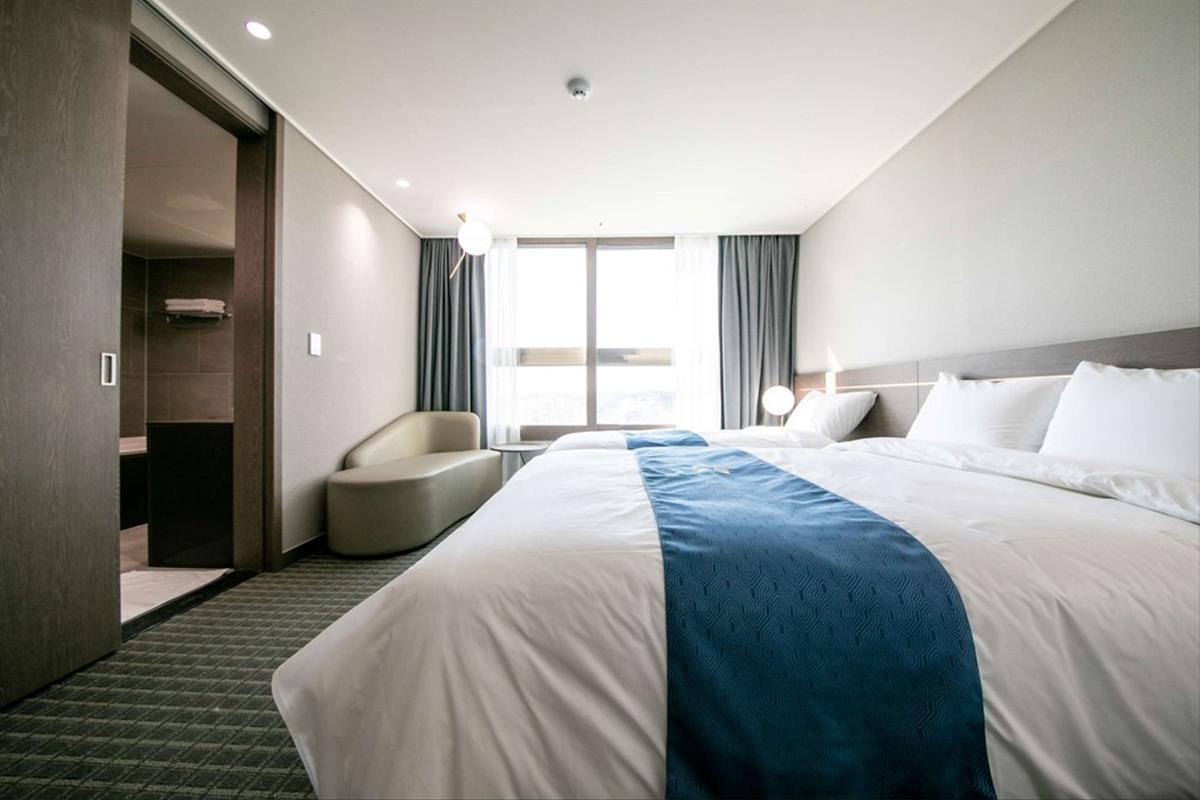 Golden Tulip Essential Namgang Hotell Jinju Exteriör bild