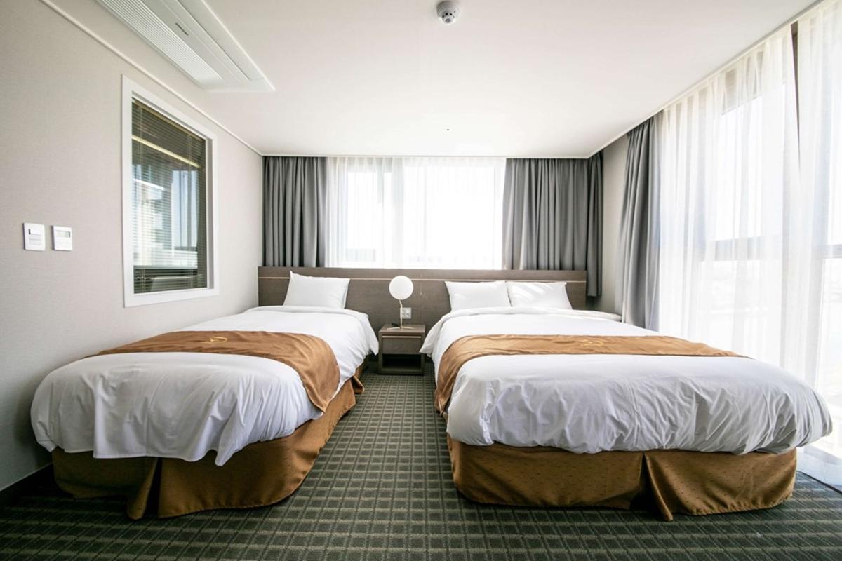 Golden Tulip Essential Namgang Hotell Jinju Exteriör bild