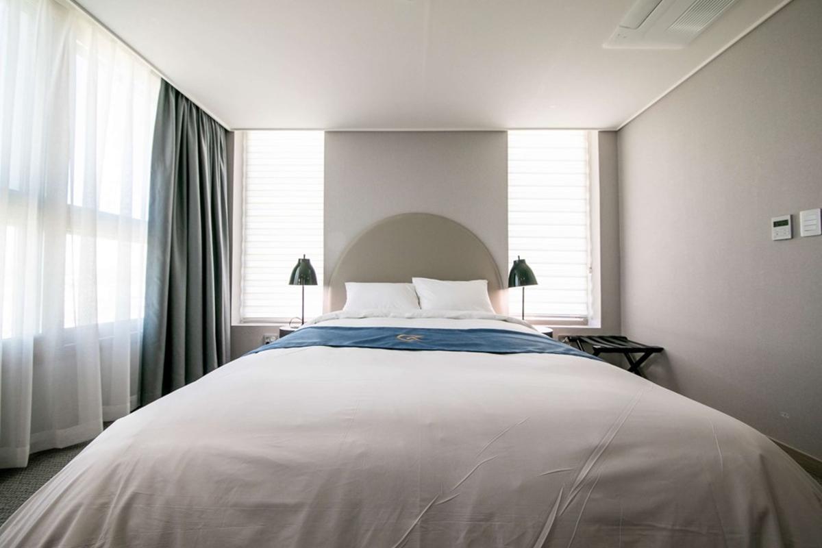 Golden Tulip Essential Namgang Hotell Jinju Exteriör bild