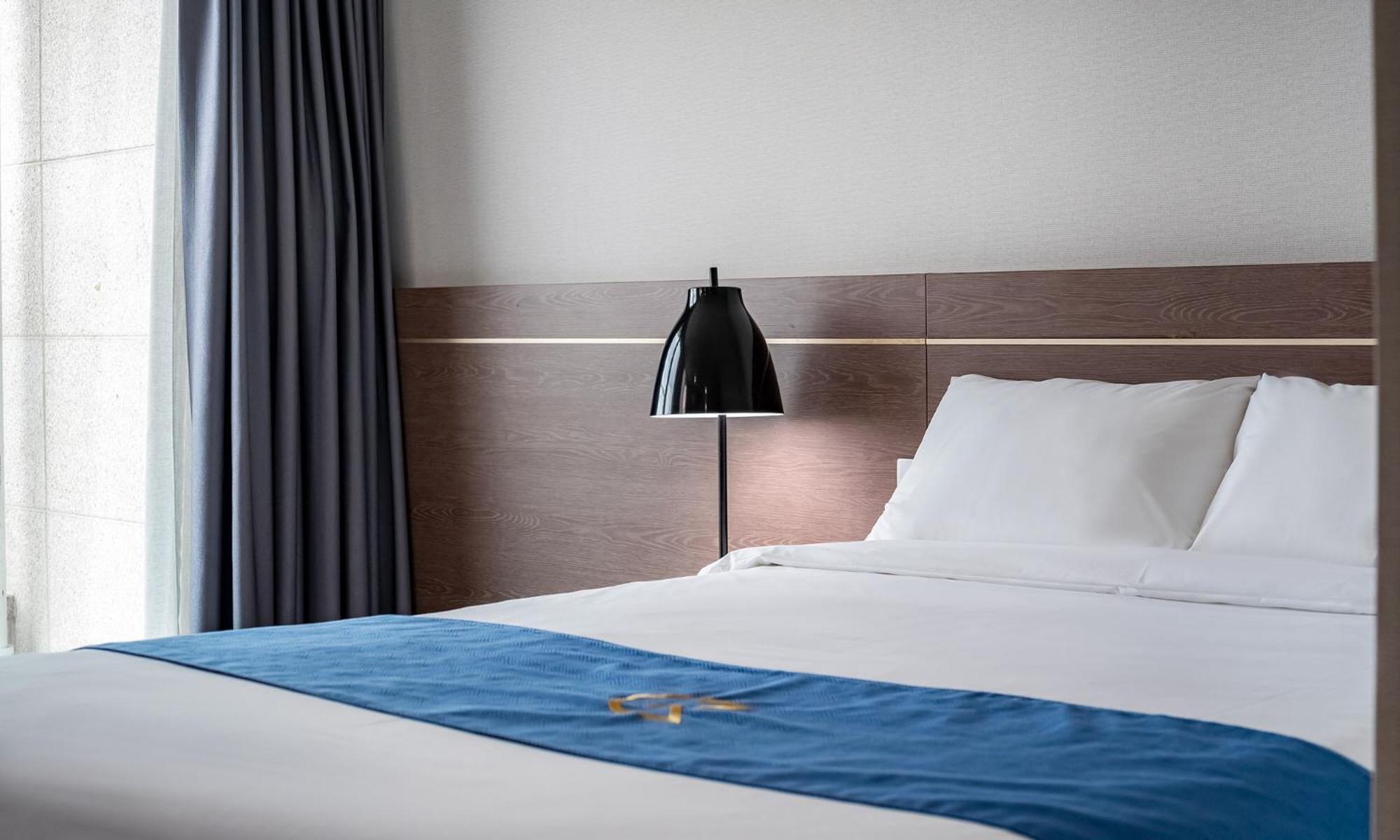 Golden Tulip Essential Namgang Hotell Jinju Exteriör bild